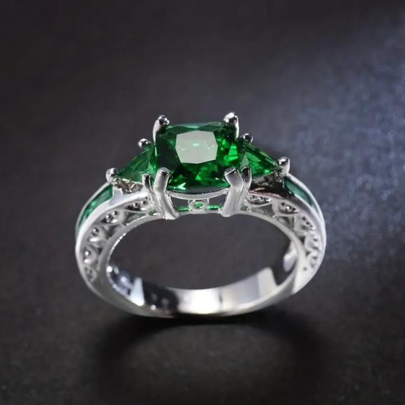 unbranded Jewelry - New beautiful green women's ring